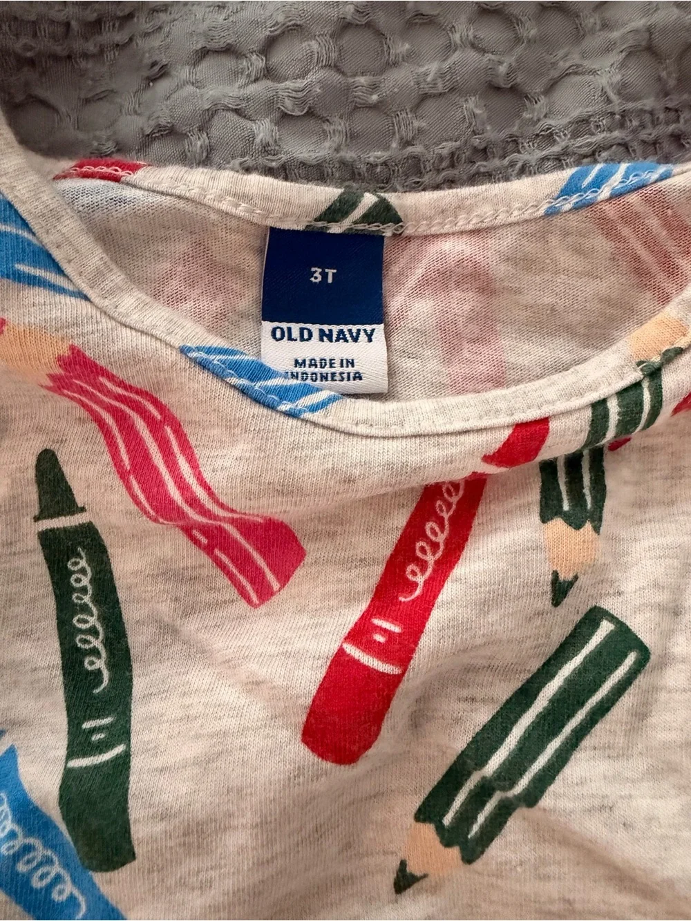 Old Navy Cream Tee with Multicolor Crayon Print